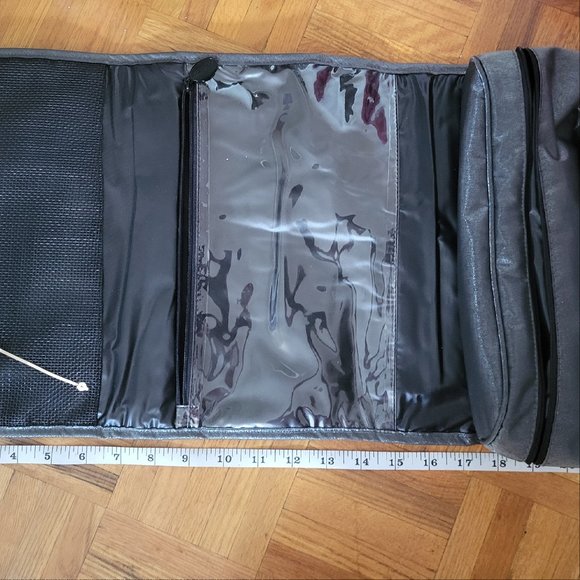 Shiseido Limited Edition Tri-fold Traveler (Bag only) - Picture 4 of 14